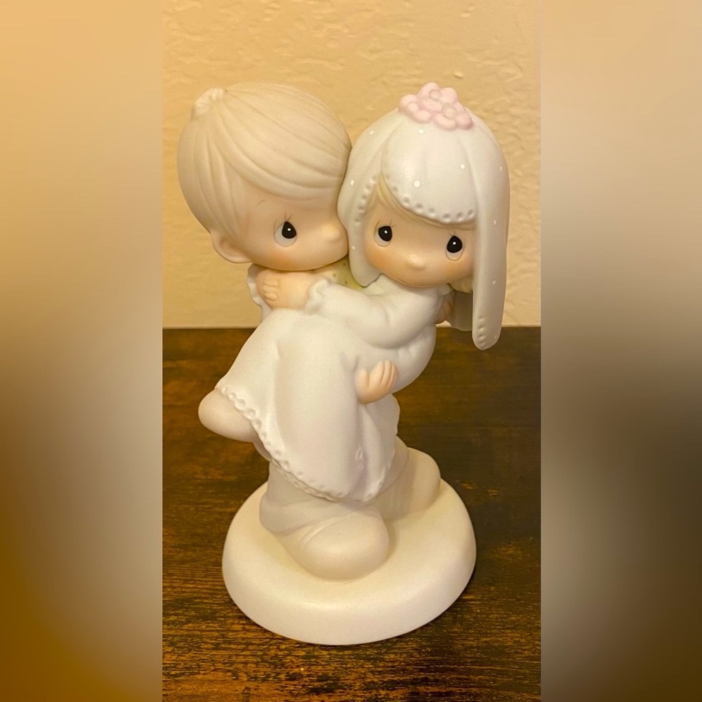 1983 Precious Moments Figurine. - Picture 4 of 11